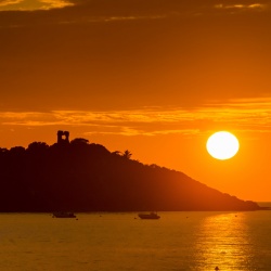 tour-genoise-coucher-de-soleil-corse-ancone-plage-liscia