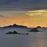  Photo Coucher de Soleil Automnal aux Îles Sanguinaires – Ajaccio, Corse