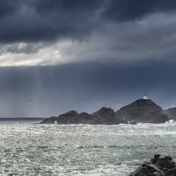 Photo des Îles Sanguinaires sous l’orage – Corse