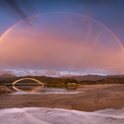 Double arc-en-ciel au coucher du soleil sur une plage d'Ajaccio avec le pont du Liamone et les montagne Corse - photo disponible en tirage d’art