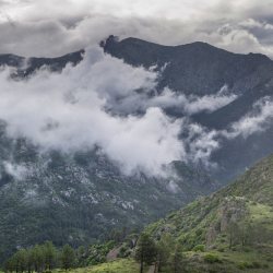 Photo panoramique corse – Fortin de Pasciolo embrumé à Vivario