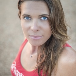 Charlotte-shooting-portrait-Ajaccio-golfe-de-Lava