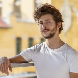 Luc, toujours aussi à l'aise devant l'objectif . Photo réalisée à Ajaccio