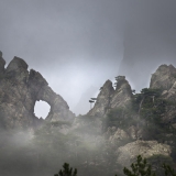 Trou de la Bombe, Bavella – Randonnée et paysage de montagne Corse en poster  : Le Trou de la Bombe à Bavella – Photographie panoramique Corse